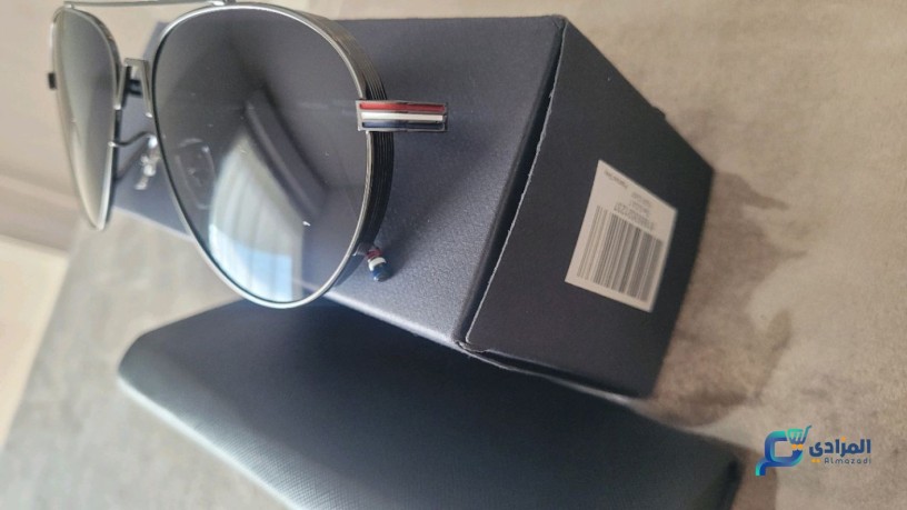 lunette-de-soleil-neuve-big-1