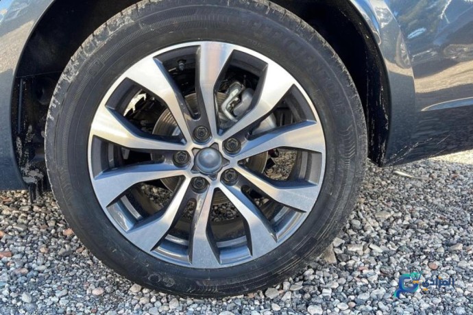 renault-megane-sedan-intens-avec-toit-ouvrant-13-tce-150-cv-bva-big-2