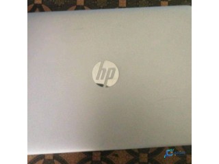(HP élitebook 820 G3) i5  6th avec 16gb ram et 256 GB stockage et un écran tactile