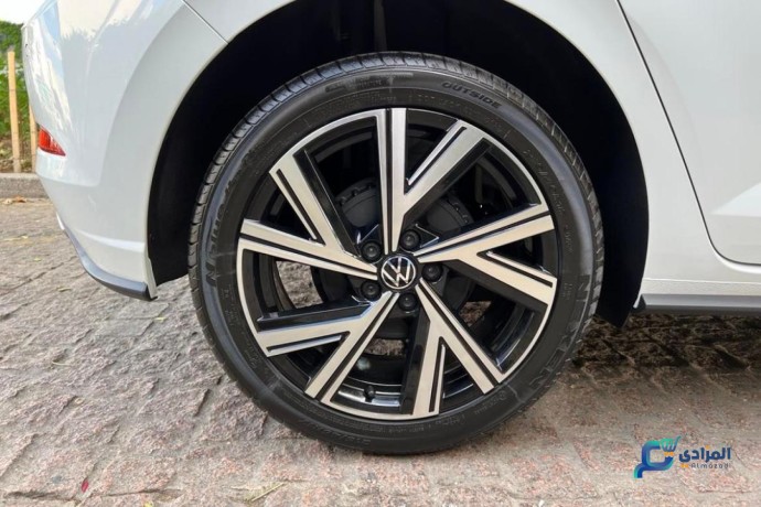 volkswagen-polo-r-line-10-tsi-95ch-dsg7-big-3