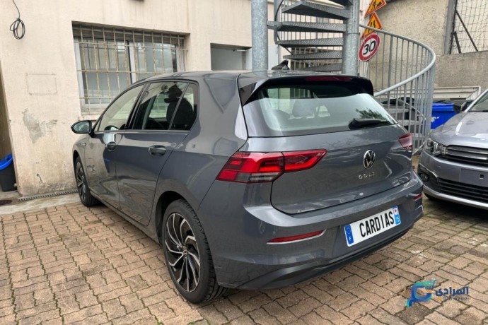 volkswagen-golf-8-3ans-big-0